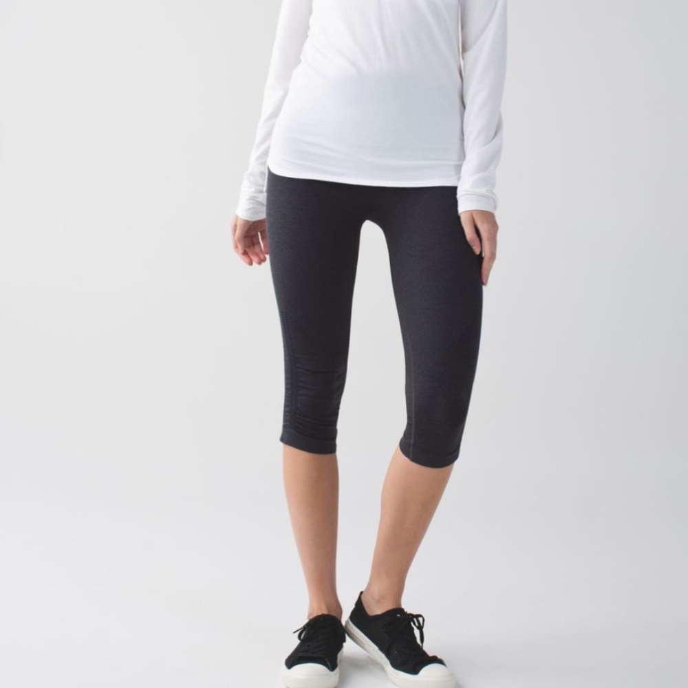 Lululemon In The Flow Crop Capri Legging Size 6